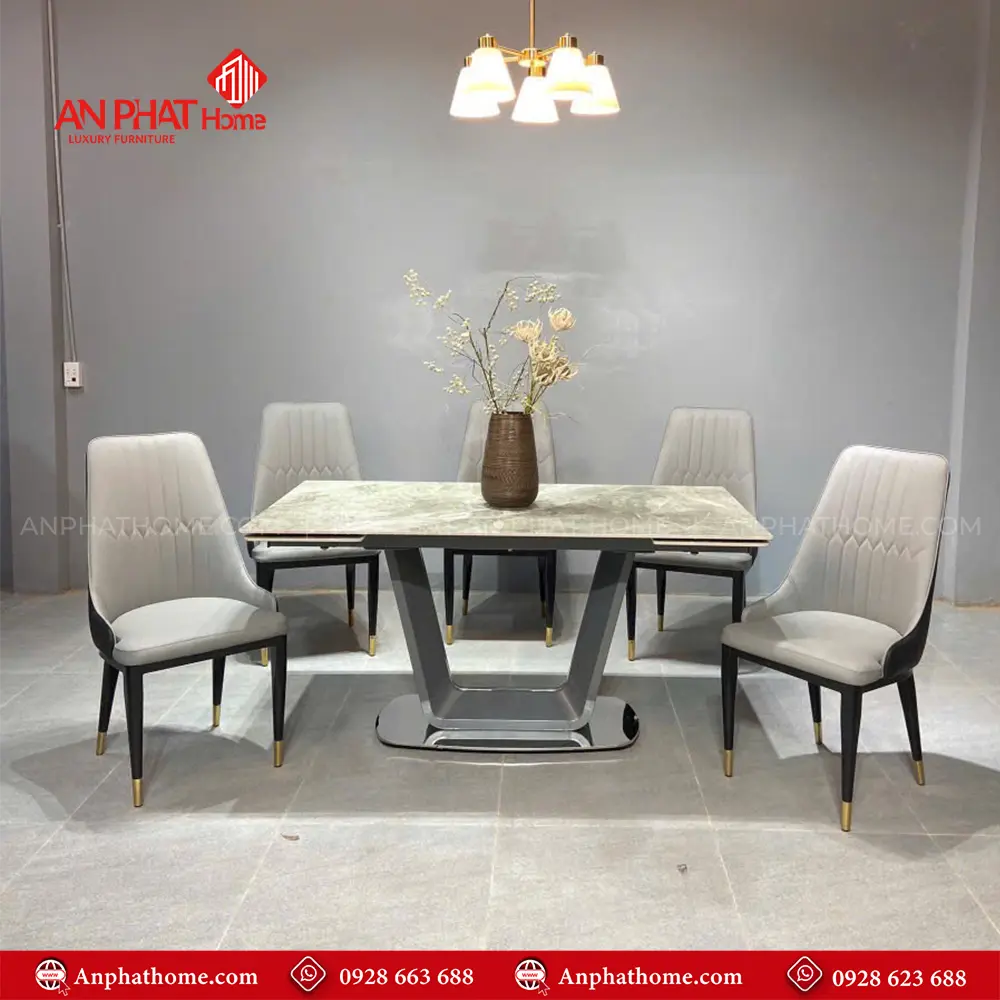 Bộ Bàn Ăn Thông Minh Mặt Đá 6 Ghế BA-1902 7 Bộ Bàn Ăn Thông Minh Mặt Đá 6 Ghế BA-1902, mặt đá ceramic chống xước cao cấp, khung thép sơn tĩnh điện sang trọng. Mặt bàn có thể thu gọn và mở rộng chiều dài linh hoạt, trên hình ảnh là mẫu bàn có kích thước thu gọn là 1m40cm mở rộng 2m, và kích thước thu nhỏ 1m60 mở rộng 2m30cm