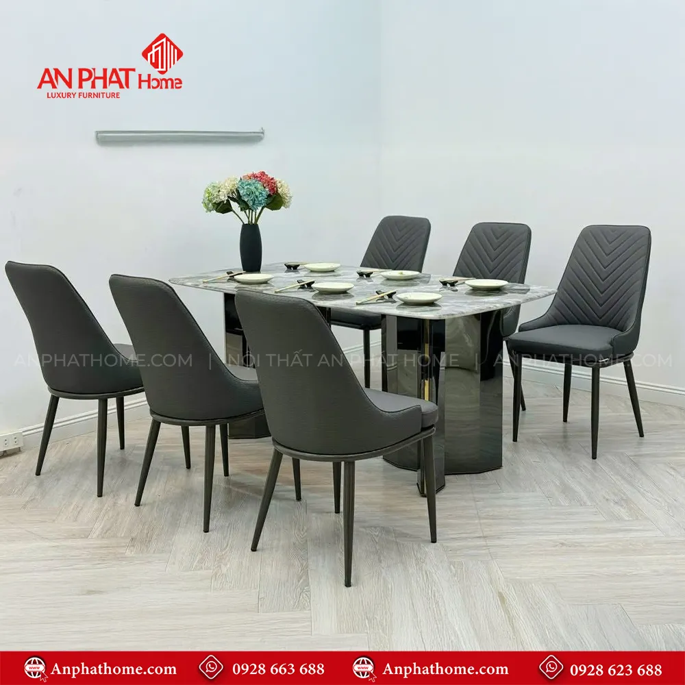 Khung bàn mạ titan cao cấp sang trọng, bàn có nhiều kích thước từ 1m20 - 2m20, có thể kết hợp 4 ghế - 8 ghế tùy theo nhu cầu sử dụng.