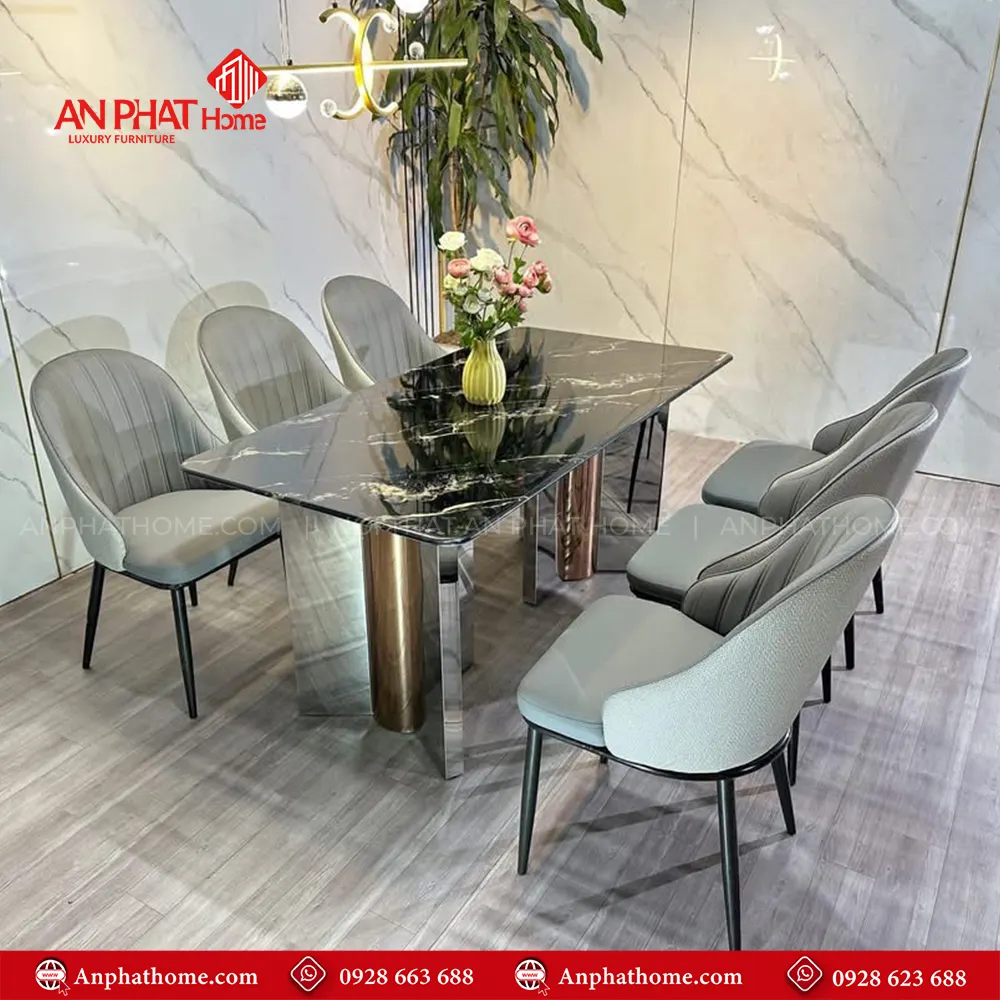 Ghế da nhập khẩu thiết kế sang trọng, mặt bàn đá thạch anh cao cấp, tạo lên nét đẹp quý phái của bộ bàn ăn