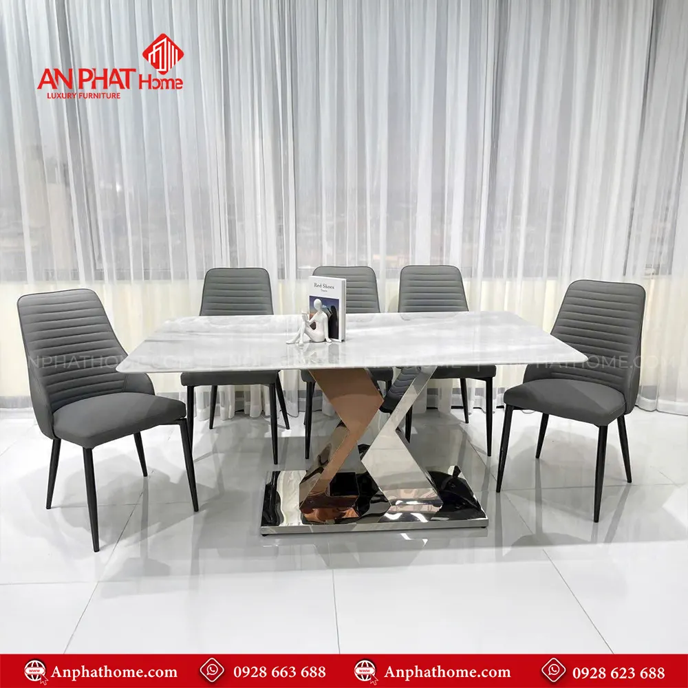 Bộ bàn ghế ăn mặt đá nhập khẩu BA-2018 12 Chân bàn thiết kế vô cùng sang trọng, mặt bàn đá thạch anh với nhiều kích thước đa dạng từ 1m40 – 2m20 quý khách có thể lựa chọn mua thêm số lượng ghế, tùy theo nhu cầu sử dụng.